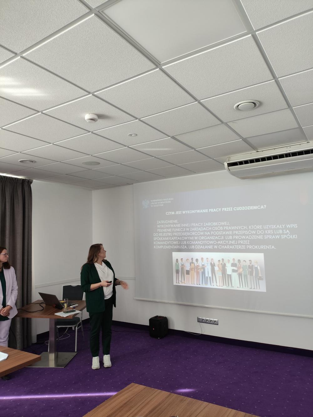 Zdjęcie galerii artykułu: 3. Pani Agnieszka Wilkowska-Klocek i Pani Katarzyna Skrok Bolejko Warmińsko-Mazurski Urząd Wojewódzki w Olsztynie - 3. Pani Agnieszka Wilkowska-Klocek i Pani Katarzyna Skrok Bolejko Warmińsko-Mazurski Urząd Wojewódzki w Olsztynie