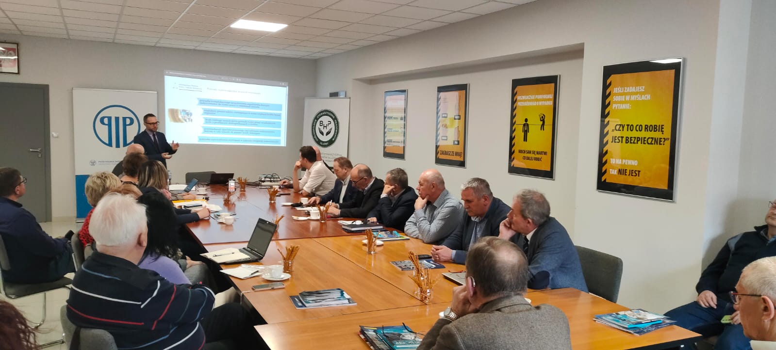Zdjęcie artykułu Zatrudnianie cudzoziemców w świetle nowych regulacji – relacja ze spotkania Ogólnopolskiego Stowarzyszenia Pracowników Służb BHP