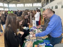 Zdjęcie artykułu Spotkanie z młodzieżą w Węgrowie – targi edukacyjne pełne możliwości
