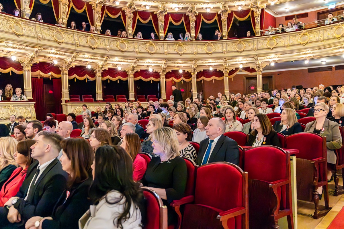 Obrazek dla: Pracownicy małopolskich urzędów pracy odznaczeni. Gala w...